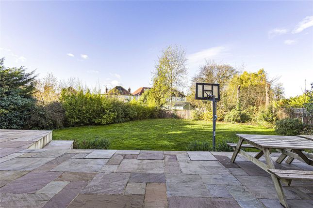 7, Westwood Close, Hertfordshire photo 4