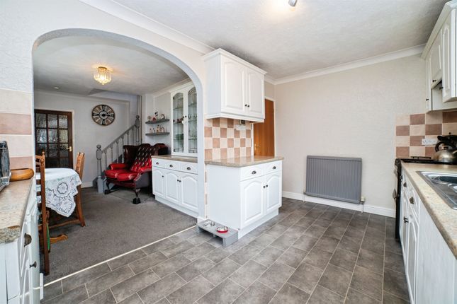 2, Birch Close, Alfreton photo 3