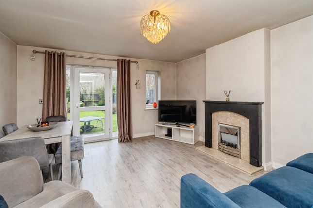 8, Laburnum Close, Cannock photo 3