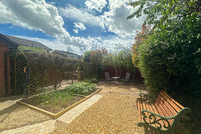24 Colliery Green Drive, Neston photo 2