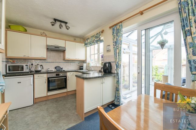 5 Oak Close, Exeter photo 4
