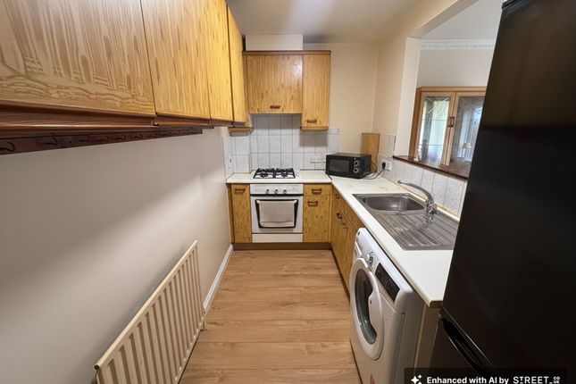 Flat 5, The Gables, London photo 4