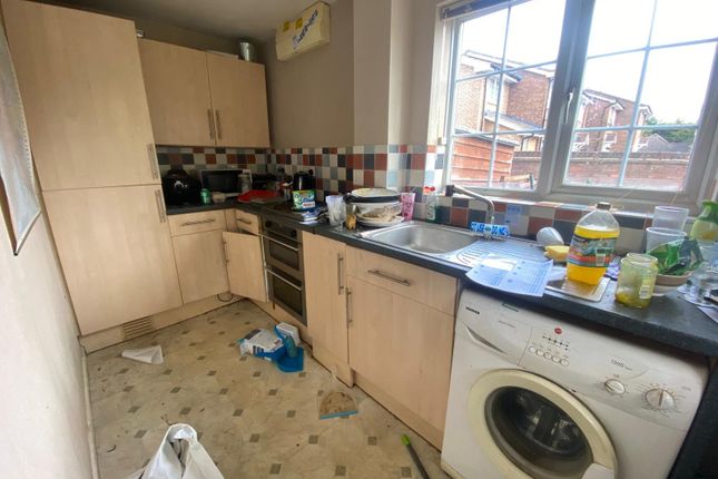 9, Farm Close, Bedford photo 4