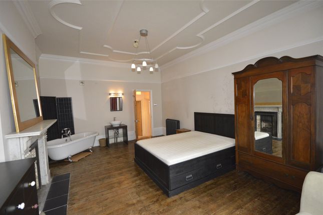 Flat 1, 81, Huron Road, London photo 4