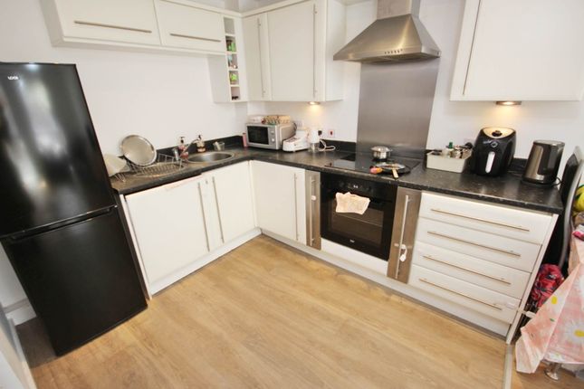 119 Pioneer House, Elmira Way, Salford photo 4