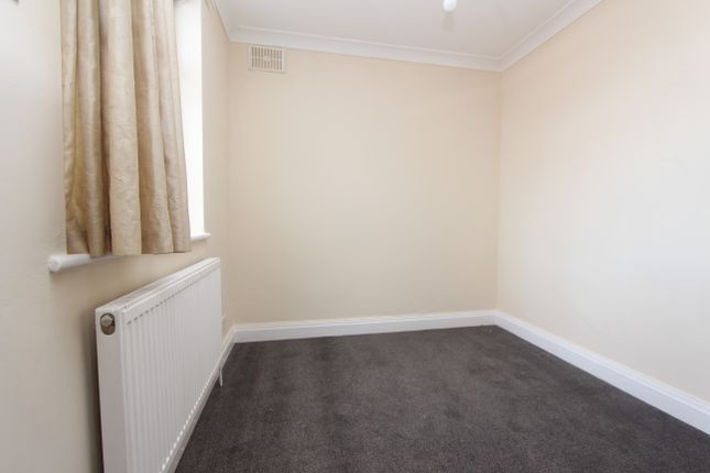 190, Malvern Avenue, Middx photo 5