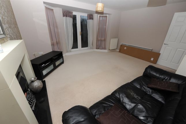 62, Javelin Close, Bradford photo 2
