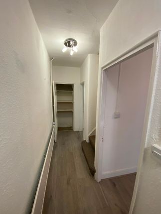 91 risley, Risley Avenue, London photo 3
