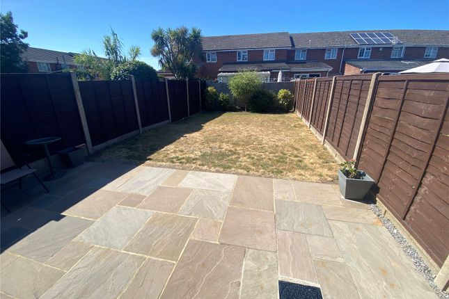 13, Lara Close, Bournemouth photo 4