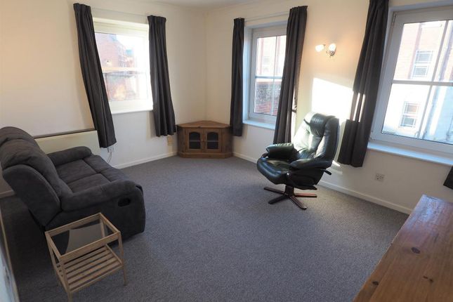 Thumbnail Flat to rent in Phoenix House, High Street, Old Town, Hull, East Yorkshire