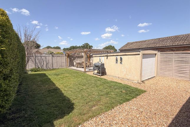 10, Yeomans Close, Farnborough photo 2