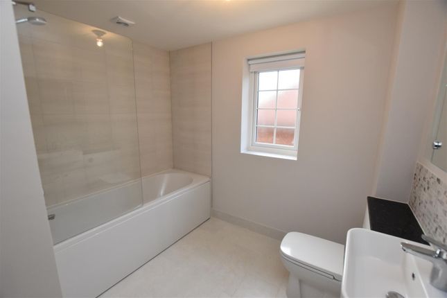 Flat 2, 49, Cressingham Road, Berkshire photo 4