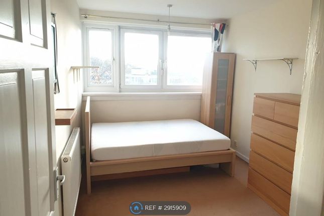 Flat, Farnborough House Fontley Way Sw Nf Roehampton, London photo 3