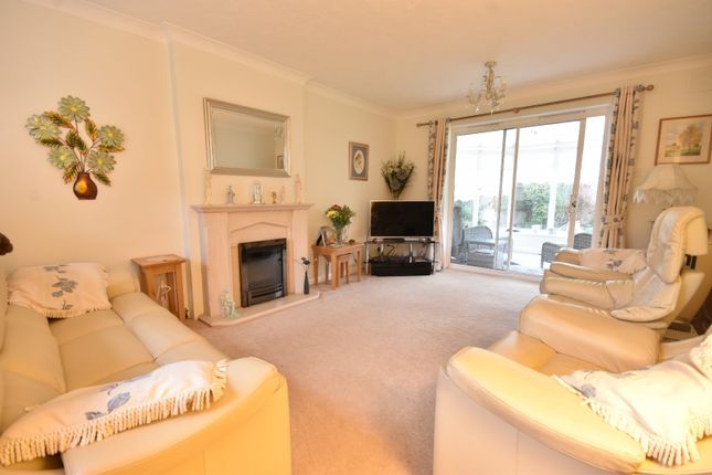 7, Mallard Close, Surrey photo 2