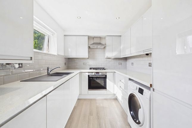 Flat 1 Ashley Houses Rushburn, High Wycombe photo 2