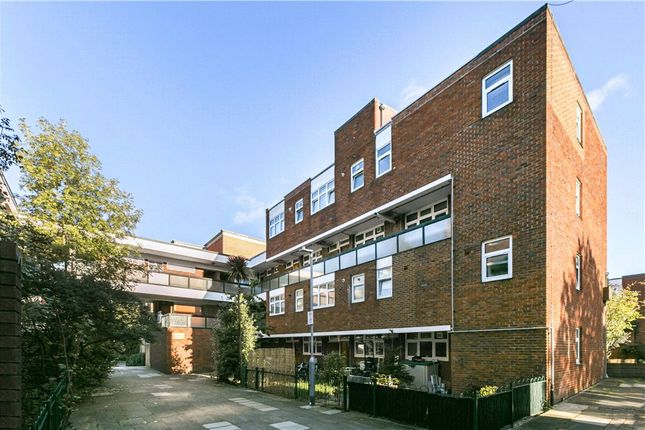 2-bed flat on 78, Woking Close, Putney, £350,000