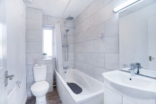 31, Ilmer Close, Rugby photo 4