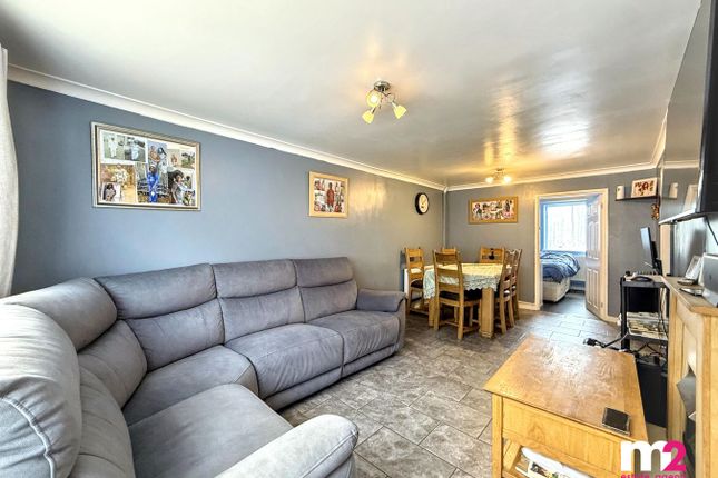 2, Playford Crescent, Newport photo 2