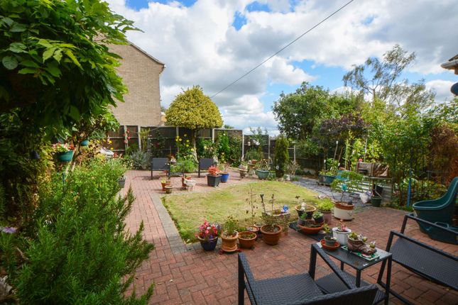 12 Sutton Close, Leicester photo 4