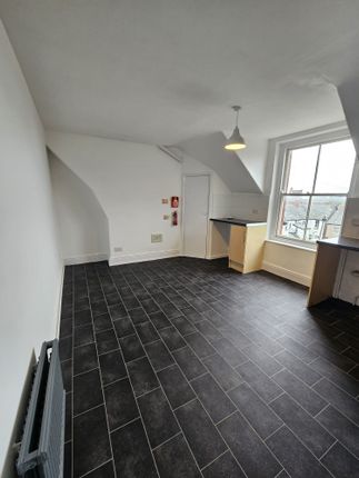 flat 3 439, abergele road , old colwyn  photo 3