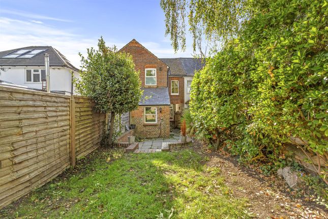 27, Pinions Road, High Wycombe photo 2
