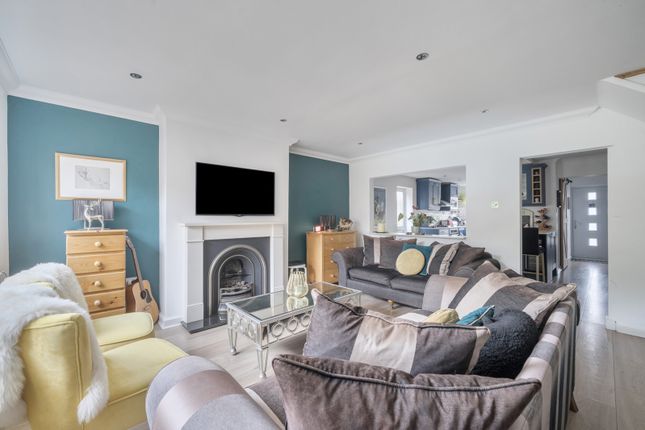3, Plough Lane, Buckinghamshire photo 3