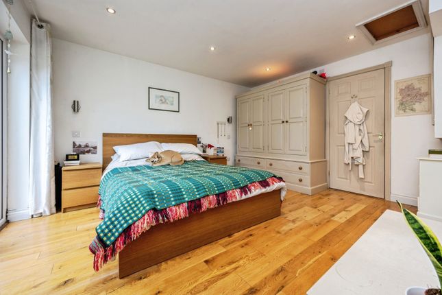 12, Riverside View, Bedford photo 4