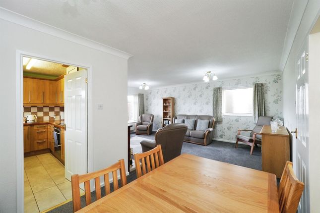 9, Mill Hill Drive, Burton-On-Trent photo 3