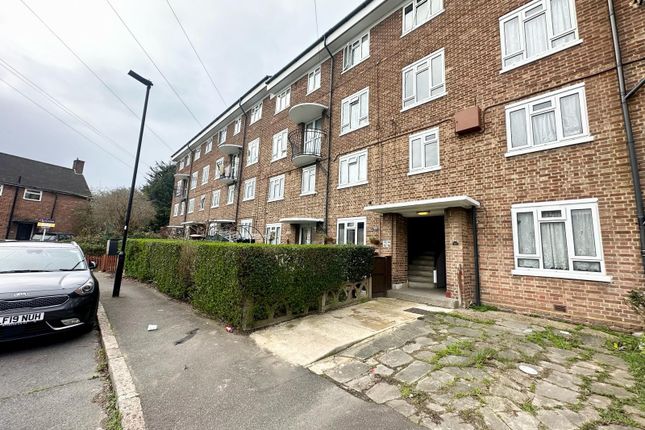 Thumbnail Maisonette for sale in Hazel Close, Brentford