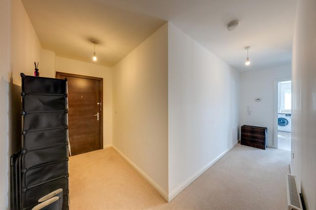 300, James Smith Court, Dartford photo 4