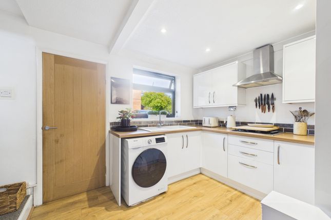 8, Hurn Close, Hull photo 5
