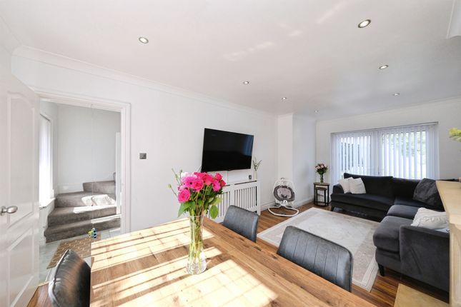 81, Warwick Road, Doncaster photo 2