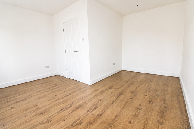 2, Freemantle Avenue, Enfield photo 5