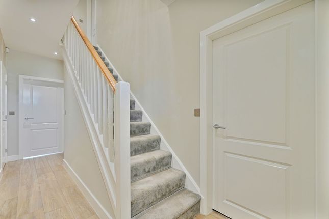 7 Clarell Walk, Rotherham photo 4