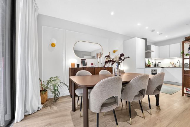 28 Regal House, 4, Vanguard Way, London photo 3