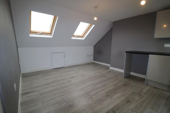 Property to rent in Lytton Avenue, Enfield