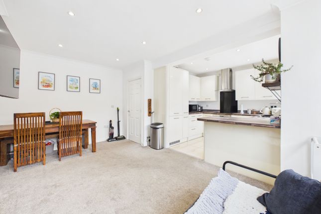 11, Woollin Crescent, Wakefield photo 2