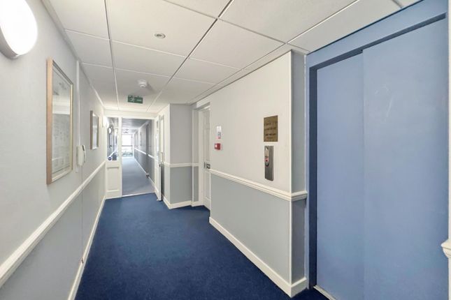 37 Captains Court, Stade Street, Hythe photo 4