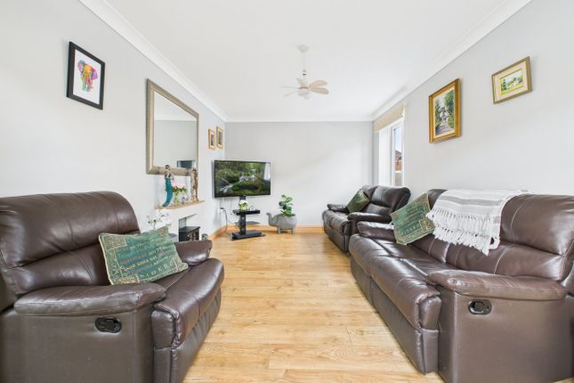 28, The Burrows, Weston-Super-Mare photo 3