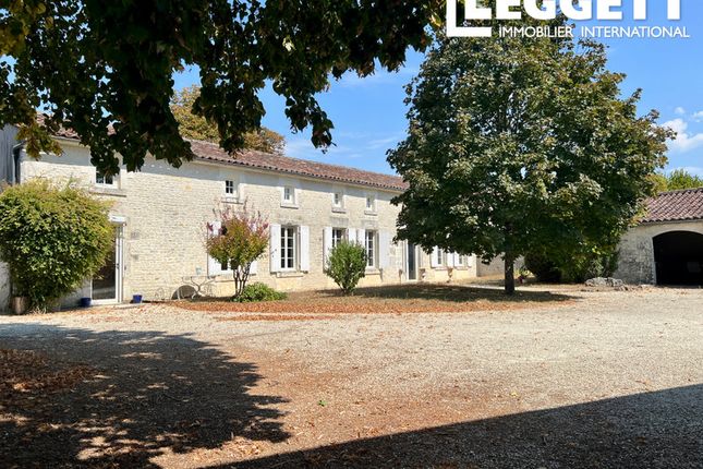 Villa for sale in Chassors, Charente, Nouvelle-Aquitaine