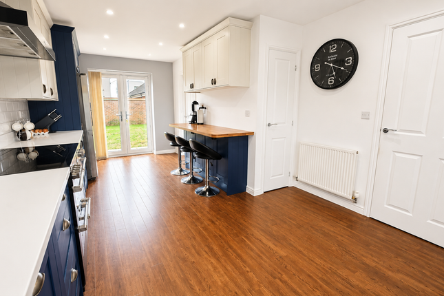 54, Barrett Way, South Ockendon photo 2