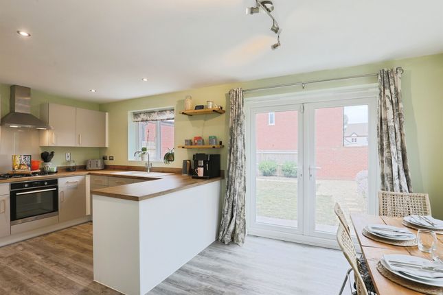 1, Cooper Crescent, Stratford-Upon-Avon photo 3
