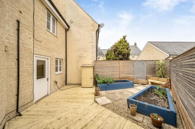 71, Saffron Crescent, Carterton photo 4