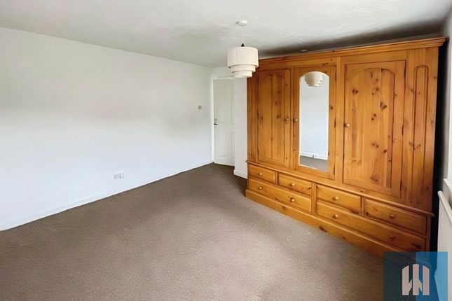 12, Warrenside, Huddersfield photo 4