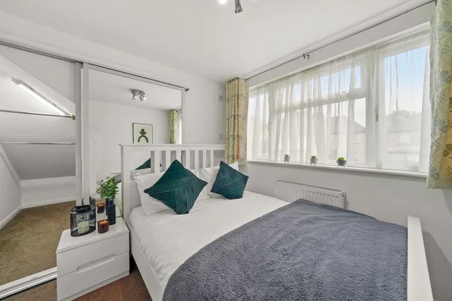 Room to rent in Lowfield Road, London