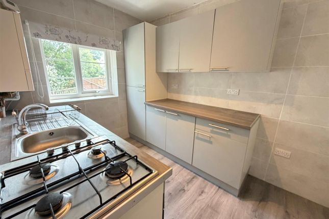 37, Gildercliffe, Scarborough photo 2