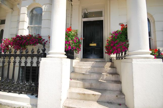 Flat to rent in Prince Of Wales Terrace, Kensington