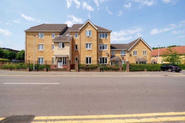 Flat for sale in Linden Road, Luton