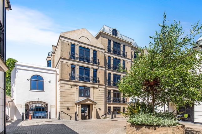 2 bed flat for sale in Russell Square, Brighton BN1