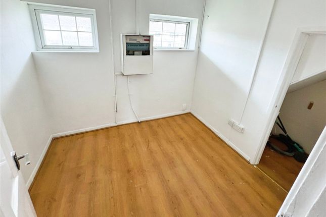 9, Kemberton Road, West Midlands photo 3